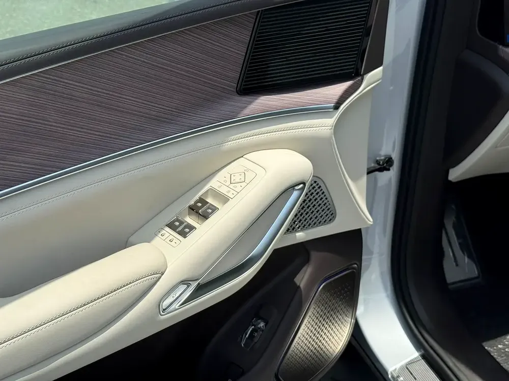 2025 Denza N9 Flagship - Brand New - Chinese Specs - Image 6