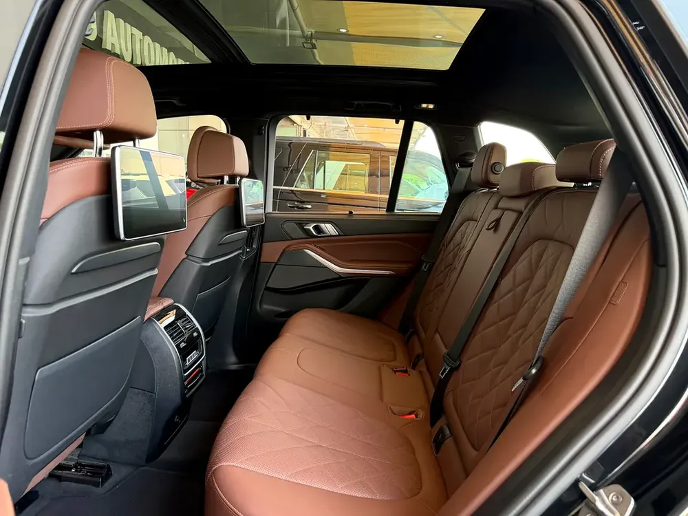 AED 2,440 P.M | 2023 BMW X5 xDrive40i M Sport | Under BMW Warranty | GCC - Image 17