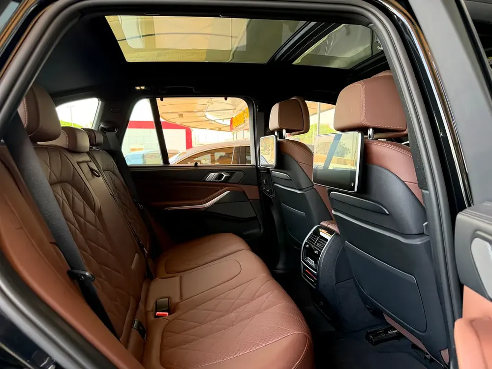AED 2,440 P.M | 2023 BMW X5 xDrive40i M Sport | Under BMW Warranty | GCC - Image 19