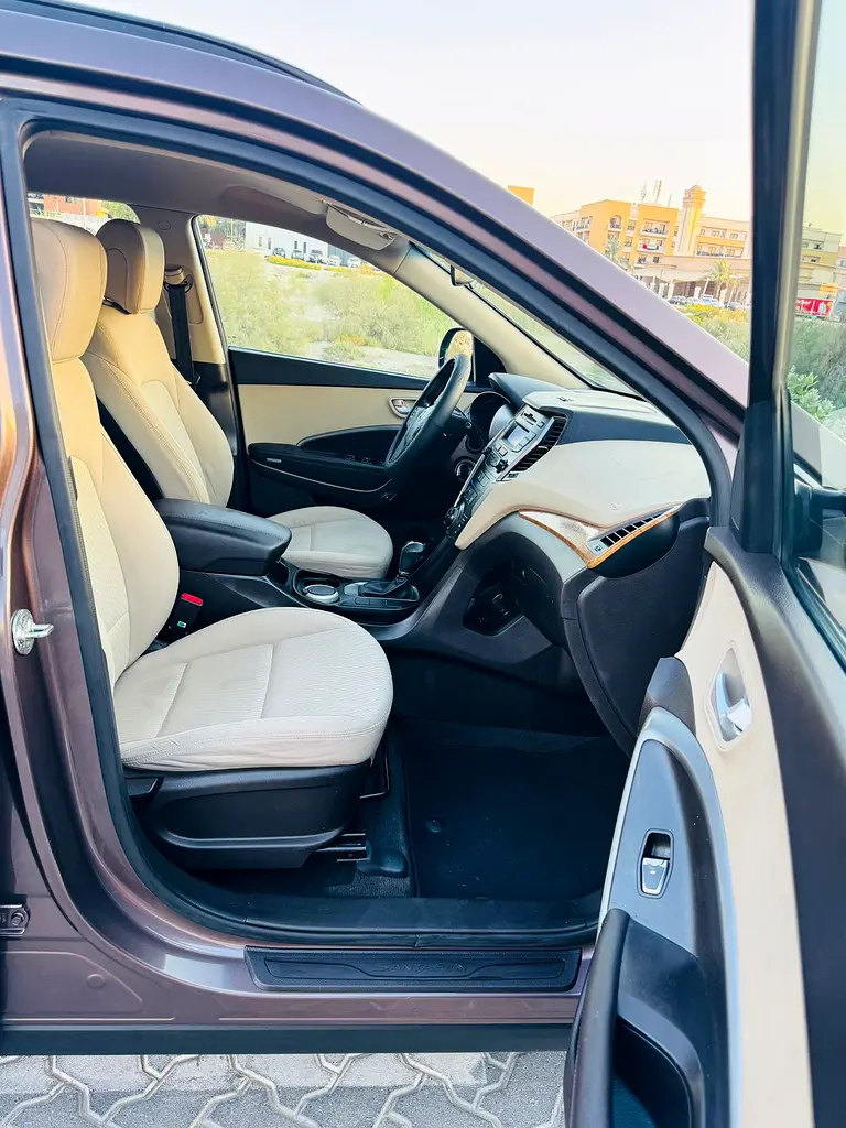 Hyundai Santa Fe GDI Mid 2016 - Gcc specs 4clyander 7sets - Image 10