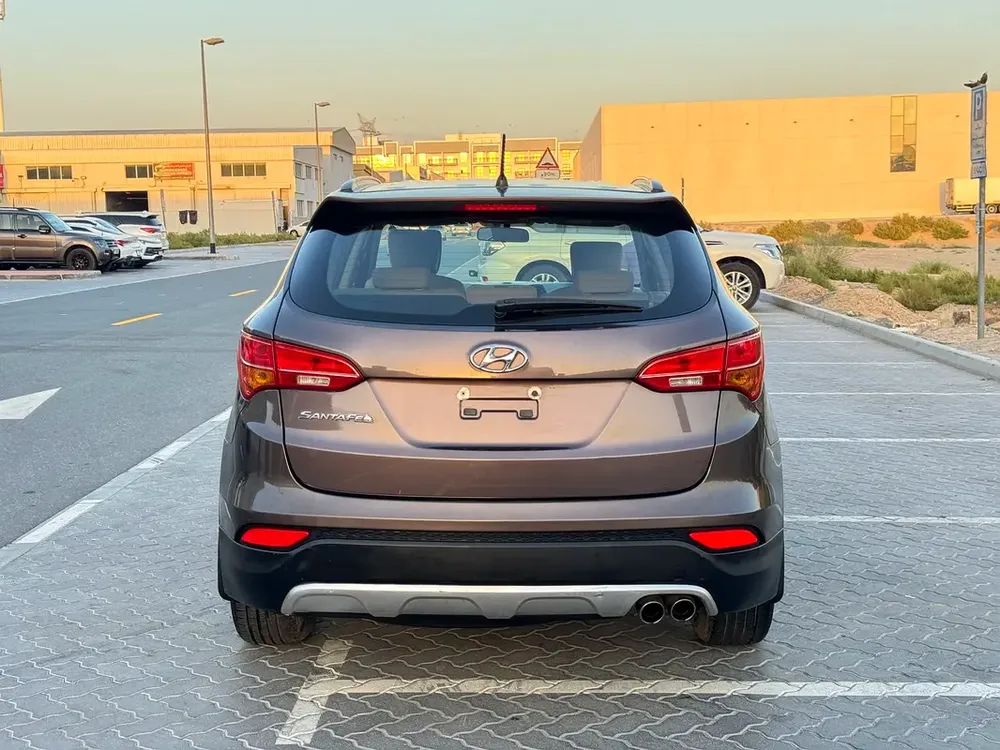 Hyundai Santa Fe GDI Mid 2016 - Gcc specs 4clyander 7sets - Image 11