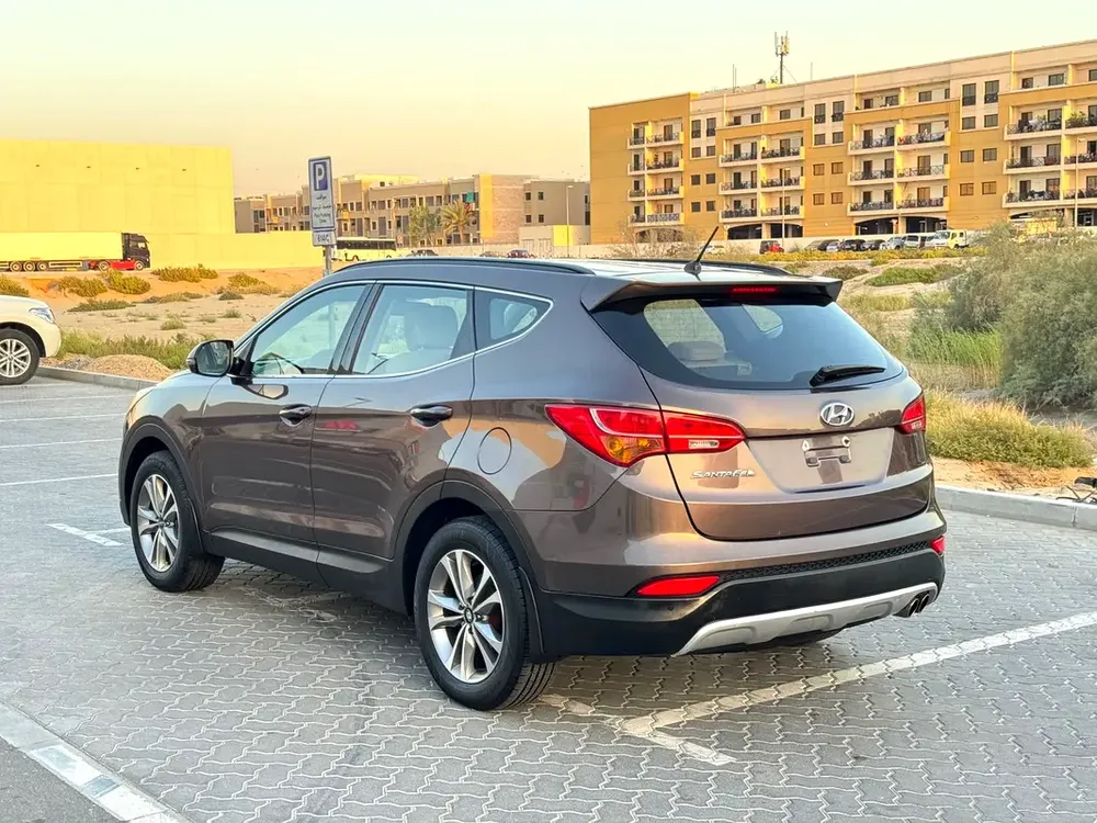 Hyundai Santa Fe GDI Mid 2016 - Gcc specs 4clyander 7sets - Image 12