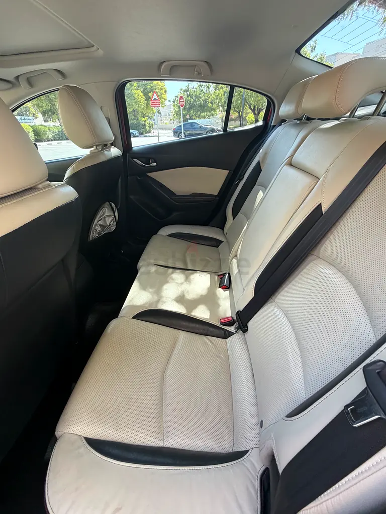 Mazda 3 2015 V Grade GCC Specs - Well Maintained - Image 11