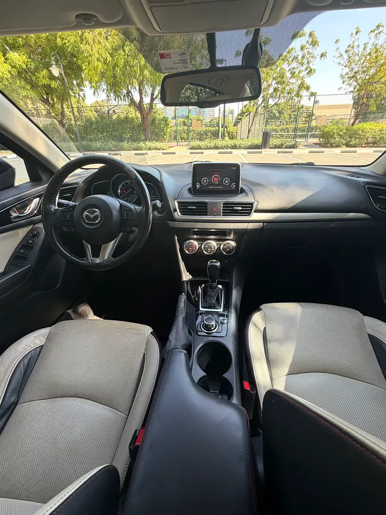 Mazda 3 2015 V Grade GCC Specs - Well Maintained - Image 12