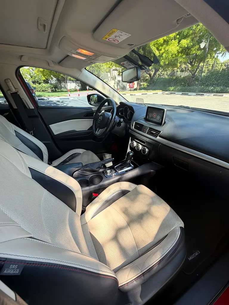Mazda 3 2015 V Grade GCC Specs - Well Maintained - Image 9