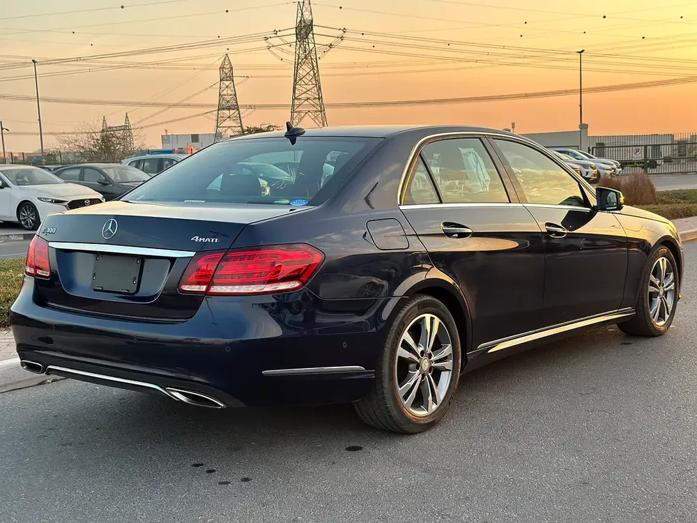 M BENZ E300 JAPAN IMPORTED 2016 VERY LOW MILEAGE 29000 Kms ONLY - Image 4