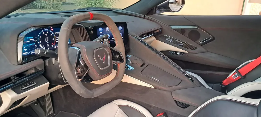 CORVETTE C8 2023 3LT 70TH YEAR EDITION FULL OPTION GCC WARRANTY AL GHANDI AUTOS ,TOP OPTION - Image 10