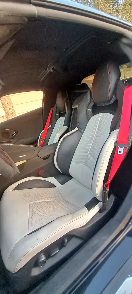 CORVETTE C8 2023 3LT 70TH YEAR EDITION FULL OPTION GCC WARRANTY AL GHANDI AUTOS ,TOP OPTION - Image 11