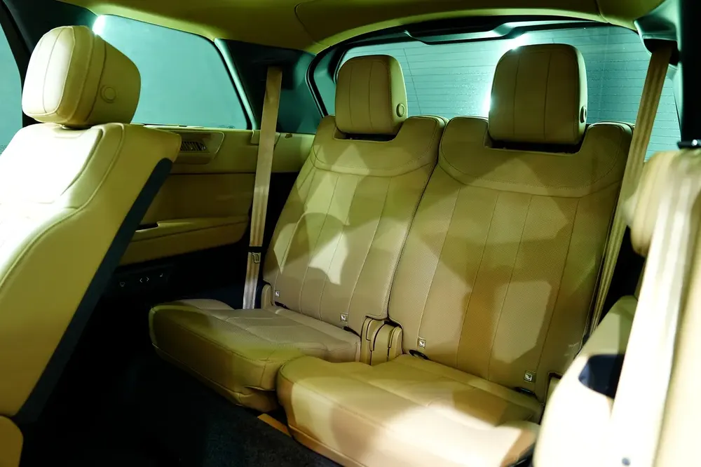 2025 Range Rover Vogue P400 SE LWB, 7-Seater, Deployable Side Steps, Panoramic Roof!! - Image 11