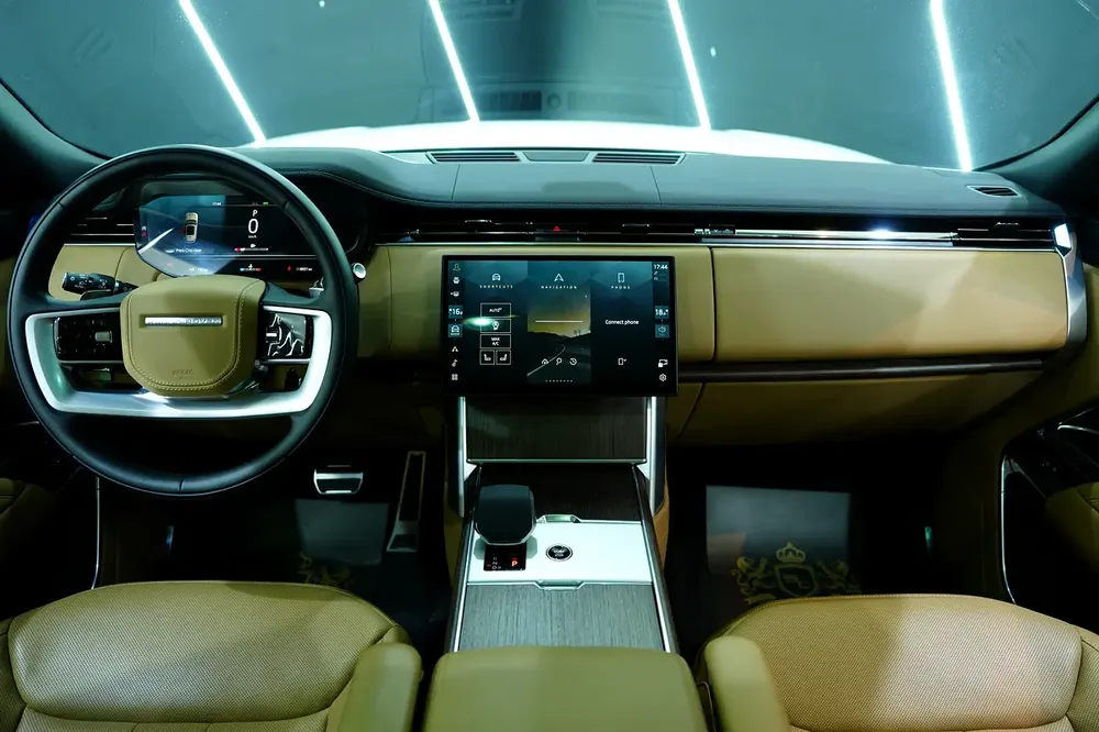 2025 Range Rover Vogue P400 SE LWB, 7-Seater, Deployable Side Steps, Panoramic Roof!! - Image 6