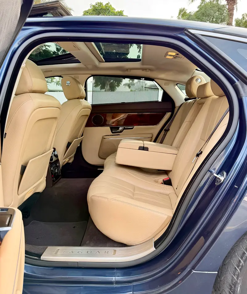 2013 JAGUAR XJL 3.0L V6 GCC SPECIFICATION FULL LUXURIOUS IN VERY EXCELLENT CONDITION - Image 11