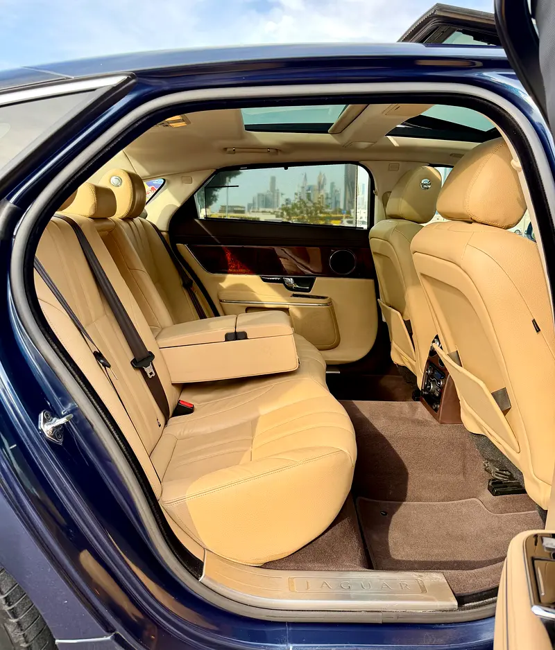 2013 JAGUAR XJL 3.0L V6 GCC SPECIFICATION FULL LUXURIOUS IN VERY EXCELLENT CONDITION - Image 12