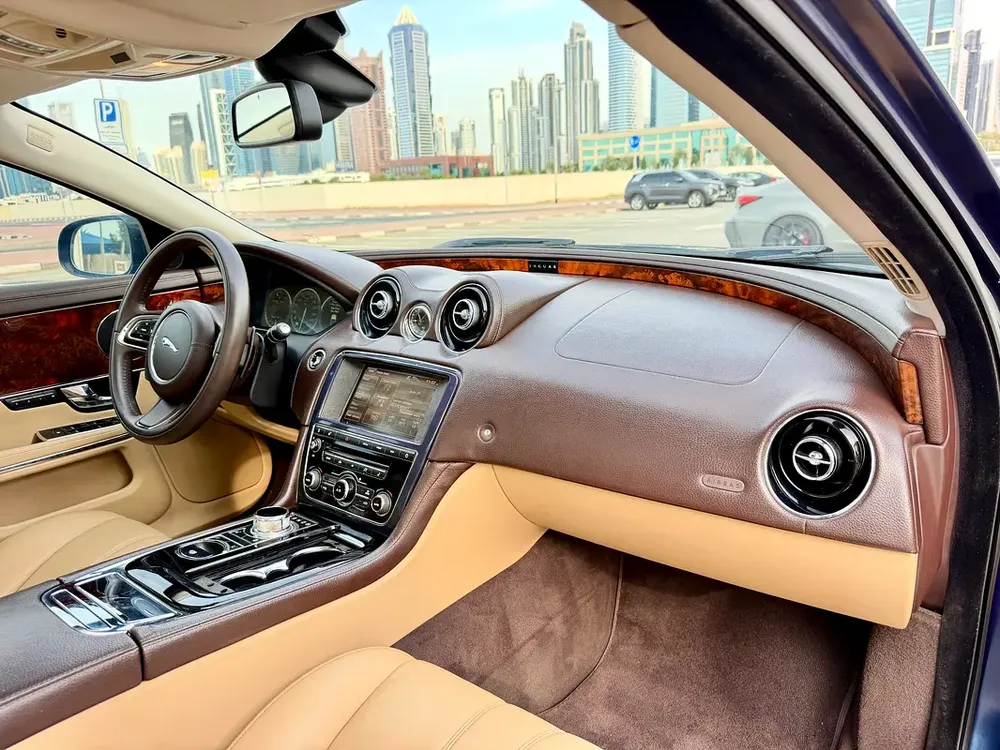 2013 JAGUAR XJL 3.0L V6 GCC SPECIFICATION FULL LUXURIOUS IN VERY EXCELLENT CONDITION - Image 15