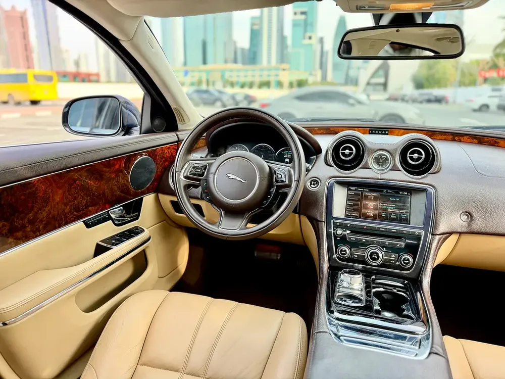 2013 JAGUAR XJL 3.0L V6 GCC SPECIFICATION FULL LUXURIOUS IN VERY EXCELLENT CONDITION - Image 17