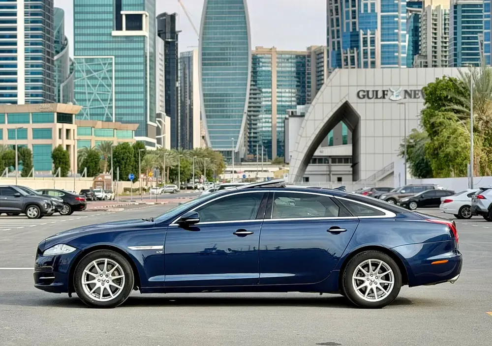 2013 JAGUAR XJL 3.0L V6 GCC SPECIFICATION FULL LUXURIOUS IN VERY EXCELLENT CONDITION - Image 4