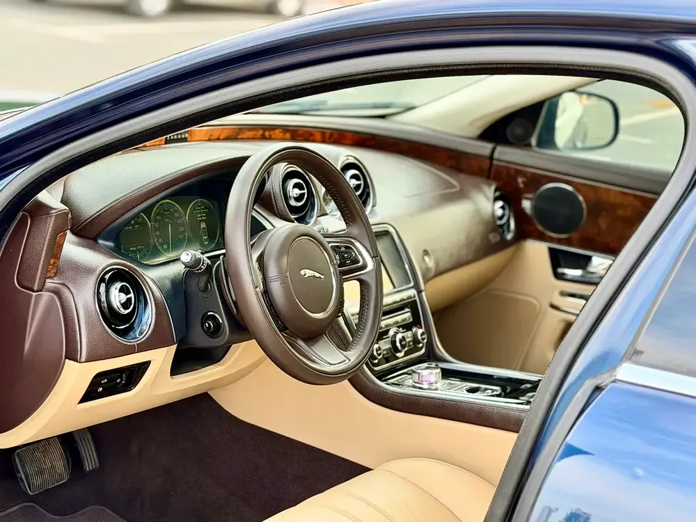 2013 JAGUAR XJL 3.0L V6 GCC SPECIFICATION FULL LUXURIOUS IN VERY EXCELLENT CONDITION - Image 9