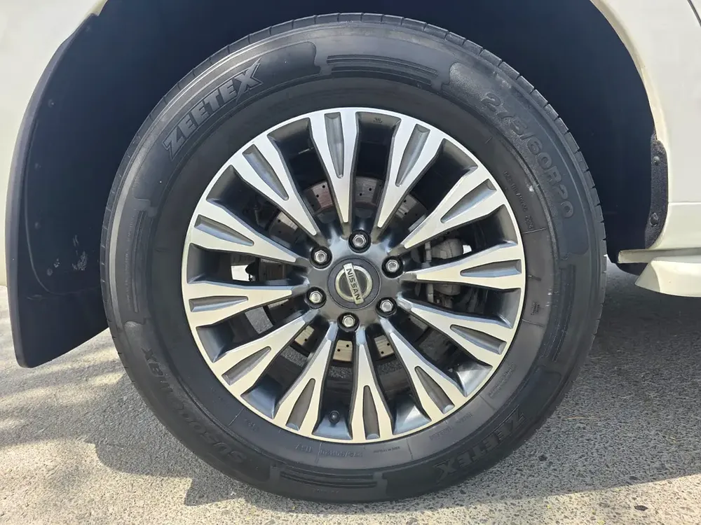NISSAN PATROL LE 400HP PLATINUM FULL OPTION MODEL 2018 G.C.C ACCIDENT FREE - Image 10