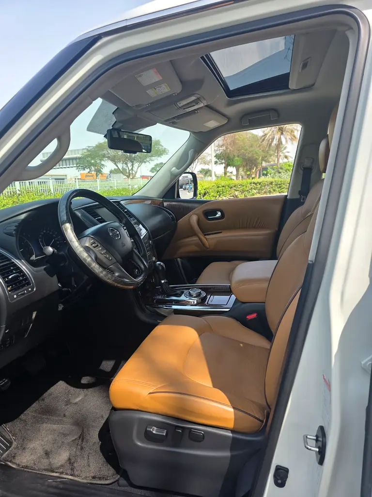 NISSAN PATROL LE 400HP PLATINUM FULL OPTION MODEL 2018 G.C.C ACCIDENT FREE - Image 11