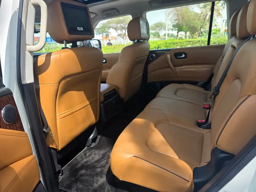NISSAN PATROL LE 400HP PLATINUM FULL OPTION MODEL 2018 G.C.C ACCIDENT FREE - Image 12