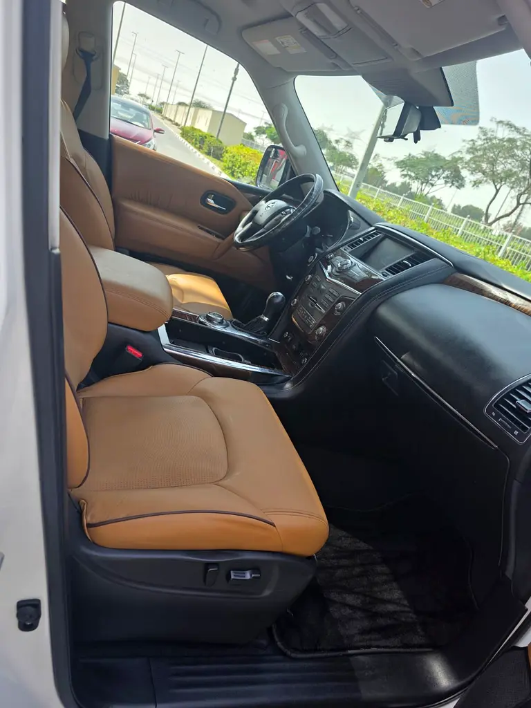 NISSAN PATROL LE 400HP PLATINUM FULL OPTION MODEL 2018 G.C.C ACCIDENT FREE - Image 14