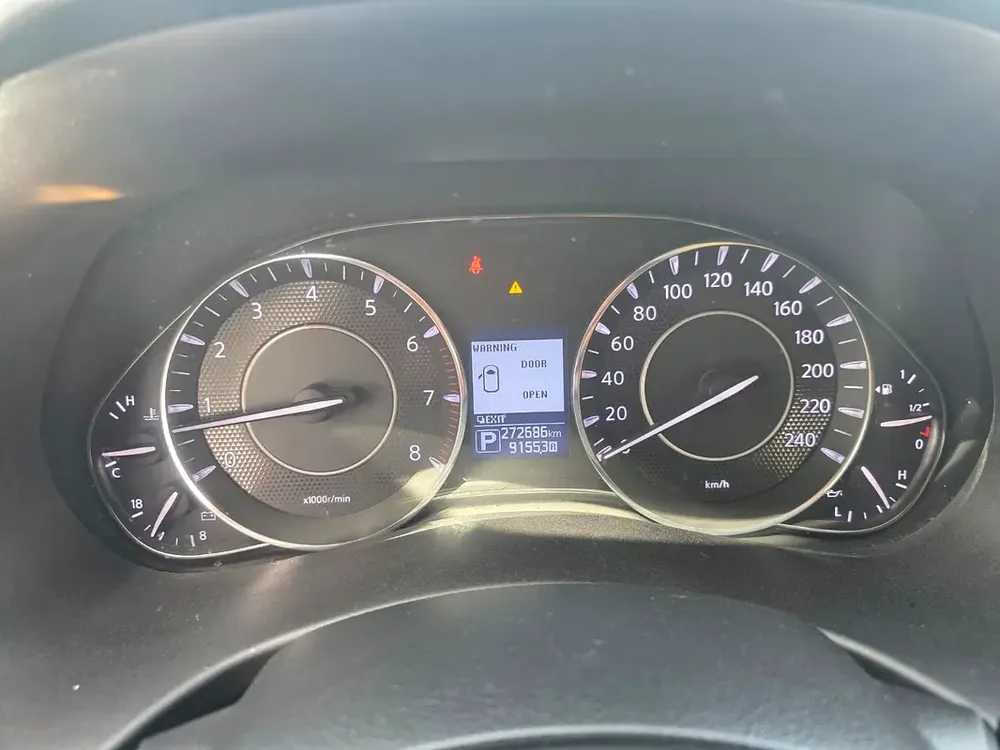 NISSAN PATROL LE 400HP PLATINUM FULL OPTION MODEL 2018 G.C.C ACCIDENT FREE - Image 17