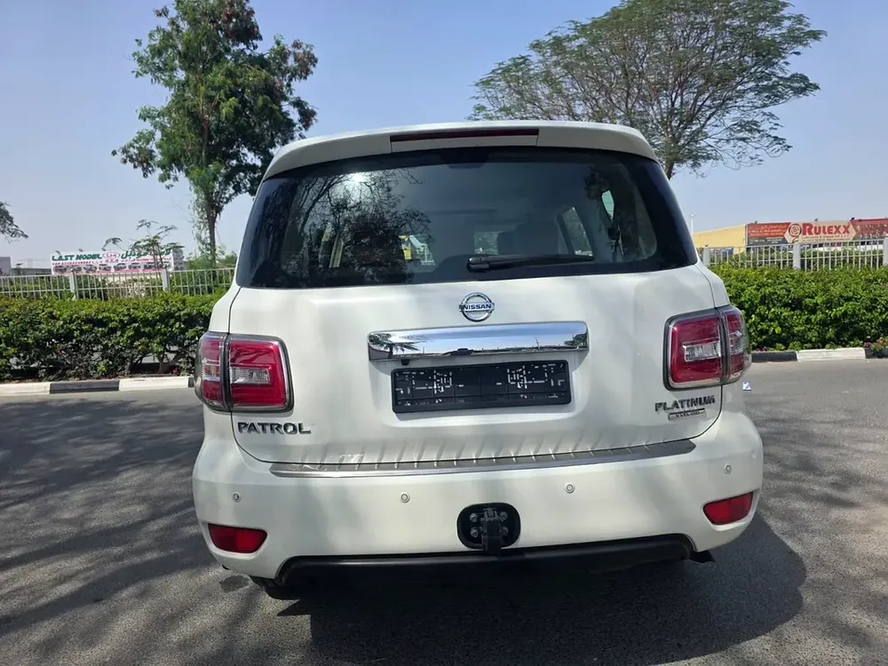 NISSAN PATROL LE 400HP PLATINUM FULL OPTION MODEL 2018 G.C.C ACCIDENT FREE - Image 6