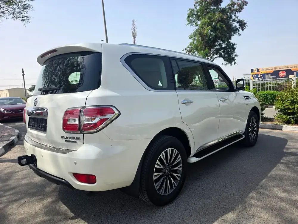 NISSAN PATROL LE 400HP PLATINUM FULL OPTION MODEL 2018 G.C.C ACCIDENT FREE - Image 7