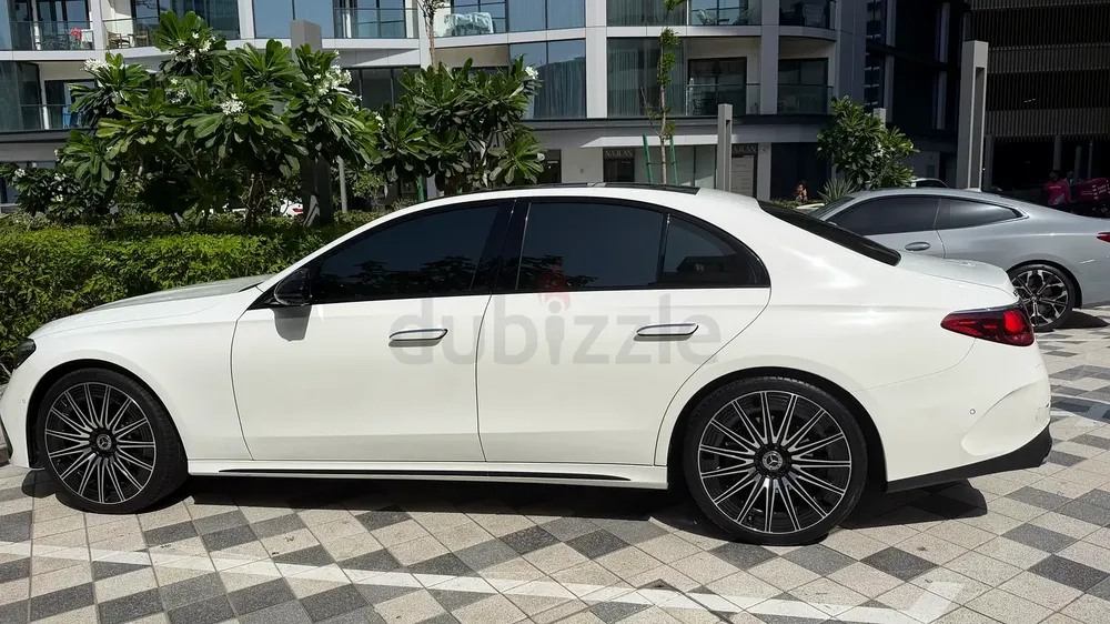 2025 Mercedes-Benz E-Class E 300 4MATIC | GCC Specs | Brand New - Image 4