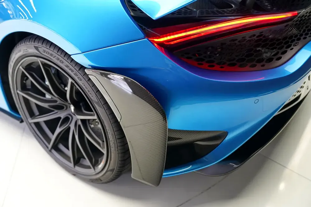 765 LT | FULL CARBON INTERIOR | WARRANTY AVAILABLE - Image 11