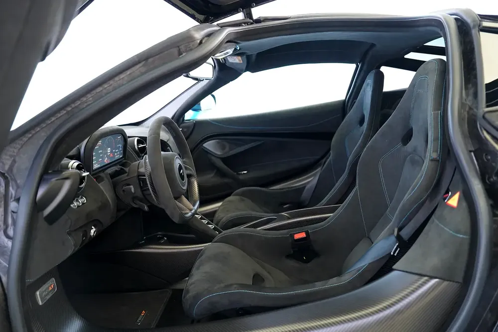 765 LT | FULL CARBON INTERIOR | WARRANTY AVAILABLE - Image 12