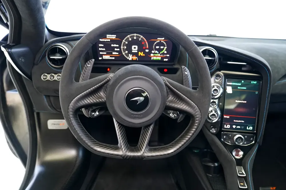 765 LT | FULL CARBON INTERIOR | WARRANTY AVAILABLE - Image 16
