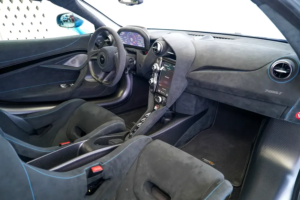 765 LT | FULL CARBON INTERIOR | WARRANTY AVAILABLE - Image 17