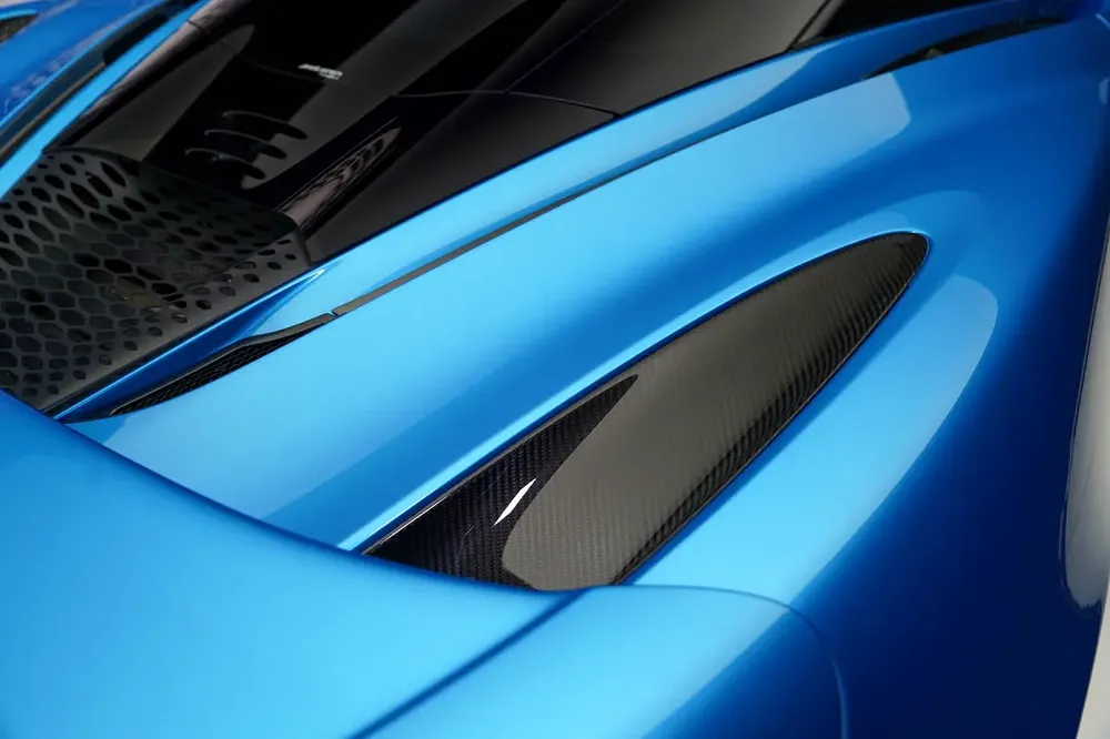 765 LT | FULL CARBON INTERIOR | WARRANTY AVAILABLE - Image 19