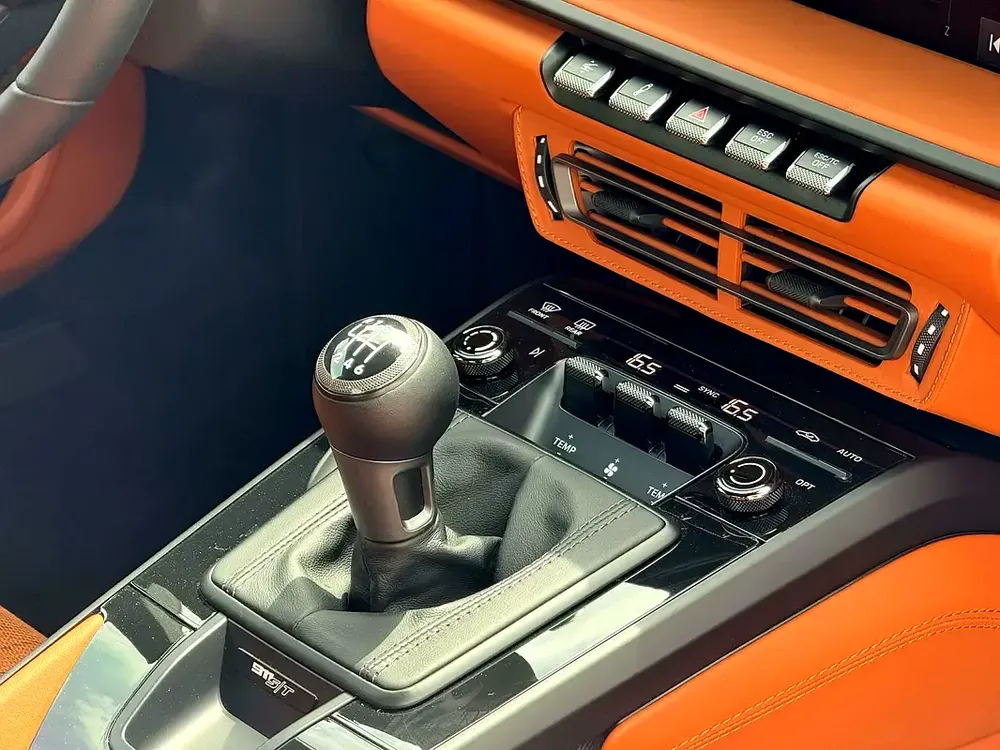 Porsche 911 S/T 2024 German Specs - Image 8