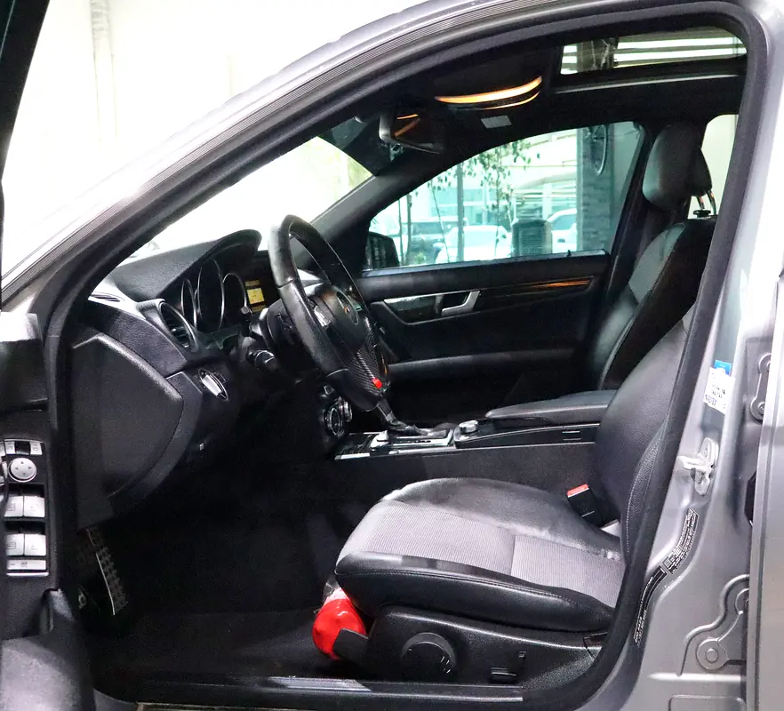 AMG Kit . Blue Efficiency . Full Option . GCC Specs . Excellent Condition - Image 7