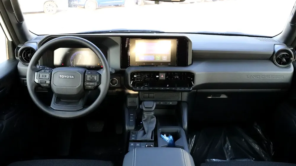 Toyota Prado 2025 GCC Specs - Image 11