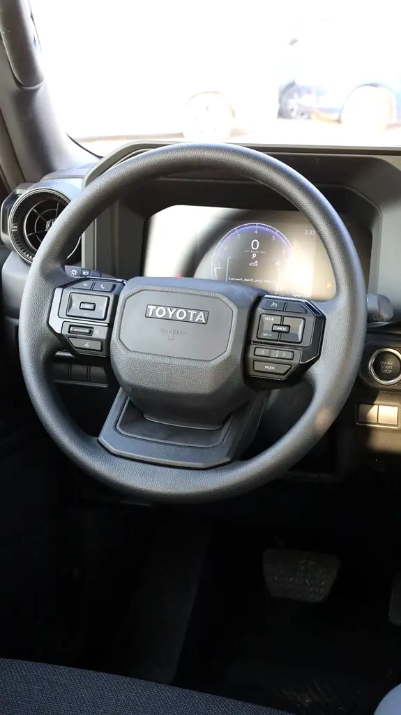 Toyota Prado 2025 GCC Specs - Image 12