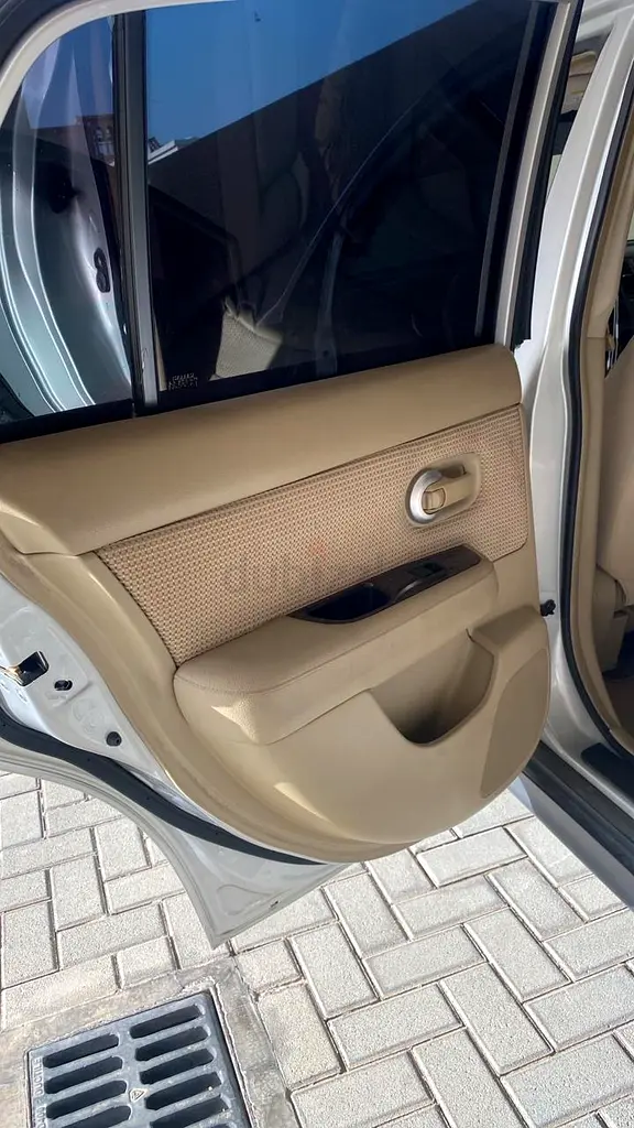Nissan Tiida 2012 LE - GCC Specs - Reliable in Excellent Condition - Image 9