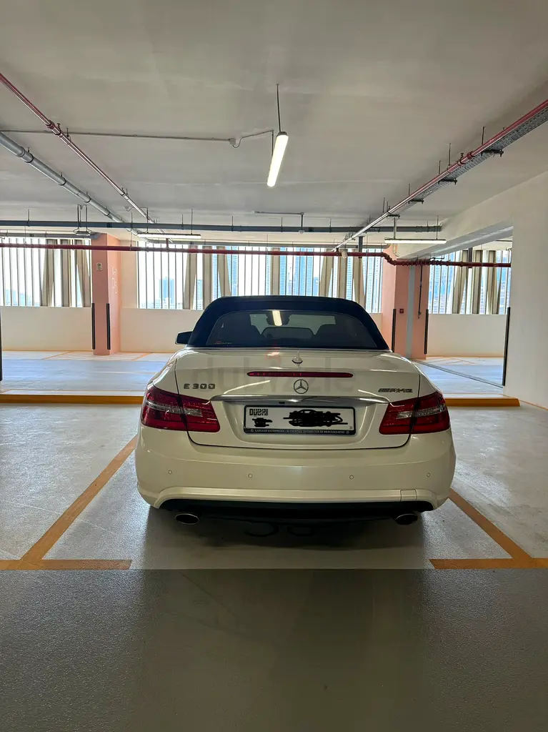 2013 Mercedes-Benz E-Class E 300 GCC Specs - Excellent Condition - Image 4