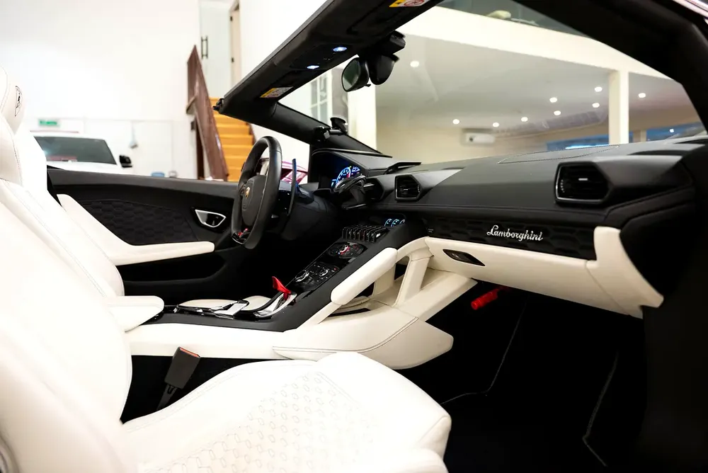 AED 17,164 PM | LAMBORGHINI HURACAN SPYDER 2017 | LP 610 | WELL MAINTAINED | 1 YEAR WARRANTY - Image 6