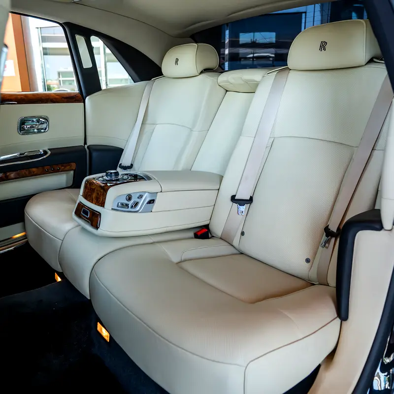 ROLLS ROYCE GHOST  2010  GCC DONE ONLY 30,000KM - Image 14