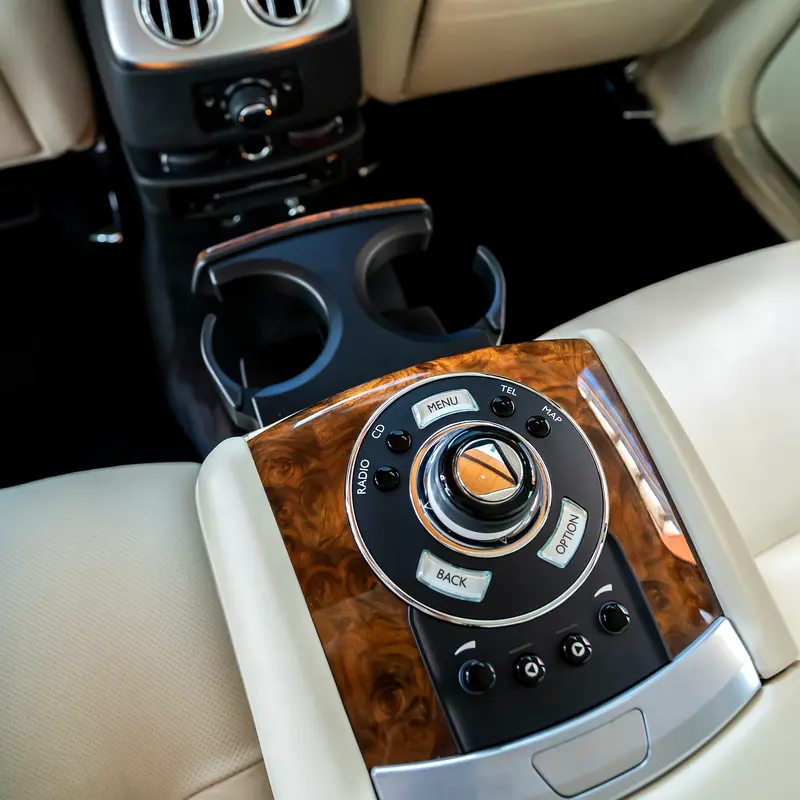 ROLLS ROYCE GHOST  2010  GCC DONE ONLY 30,000KM - Image 19