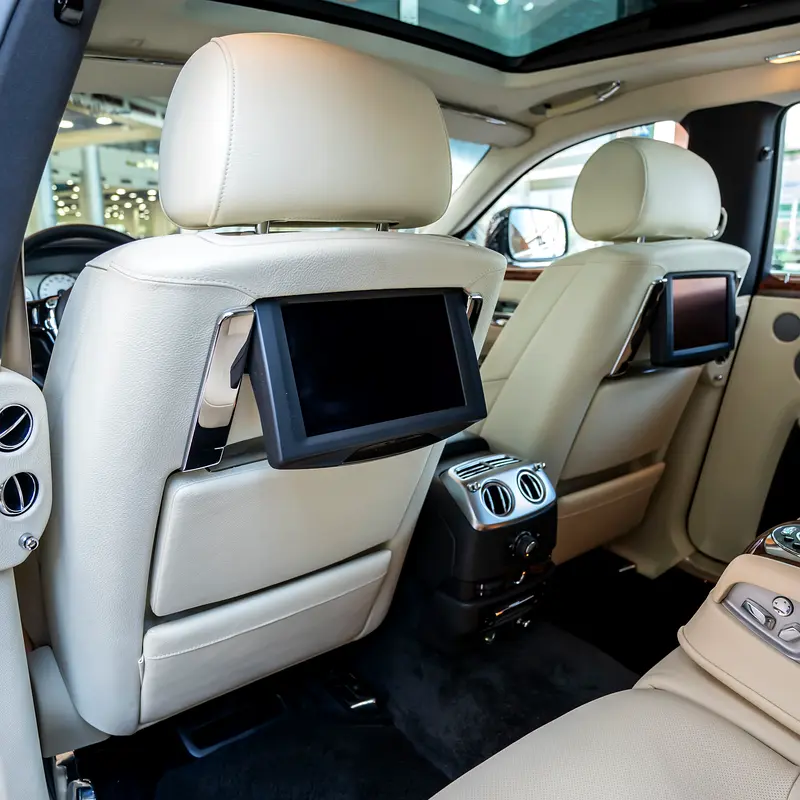 ROLLS ROYCE GHOST  2010  GCC DONE ONLY 30,000KM - Image 9