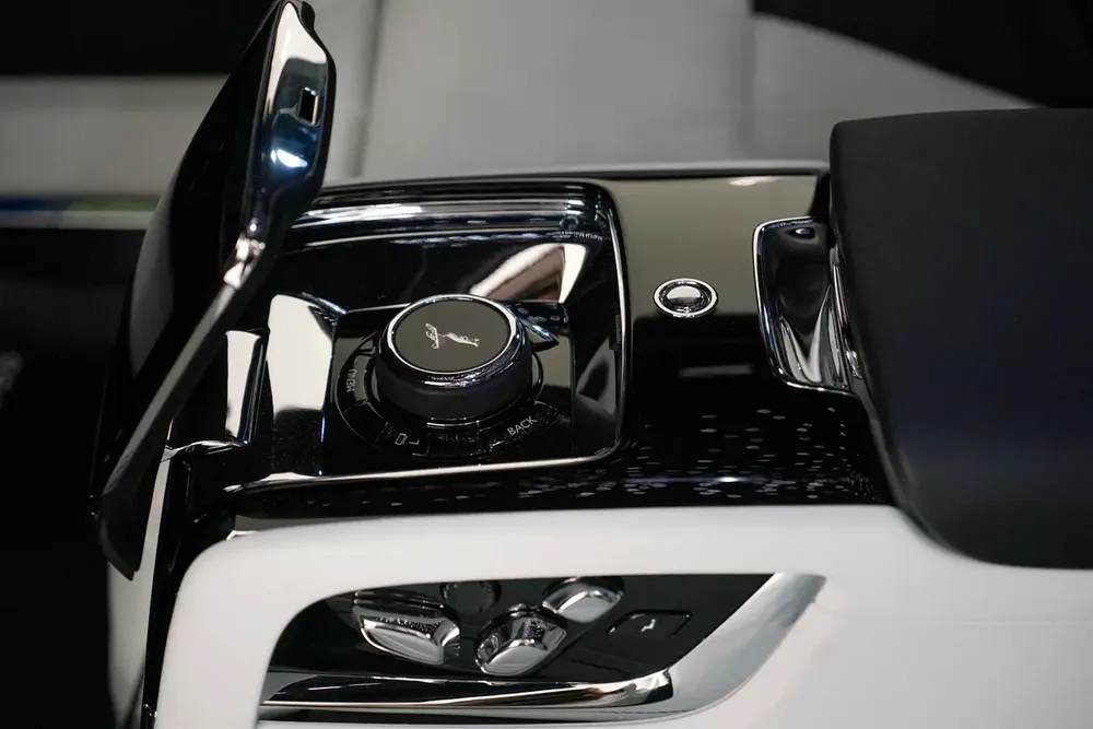 2026 ROLLS ROYCE PHANTOM EWB / GCC / STARLIGHT /  DEALER WARRANTY - Image 16