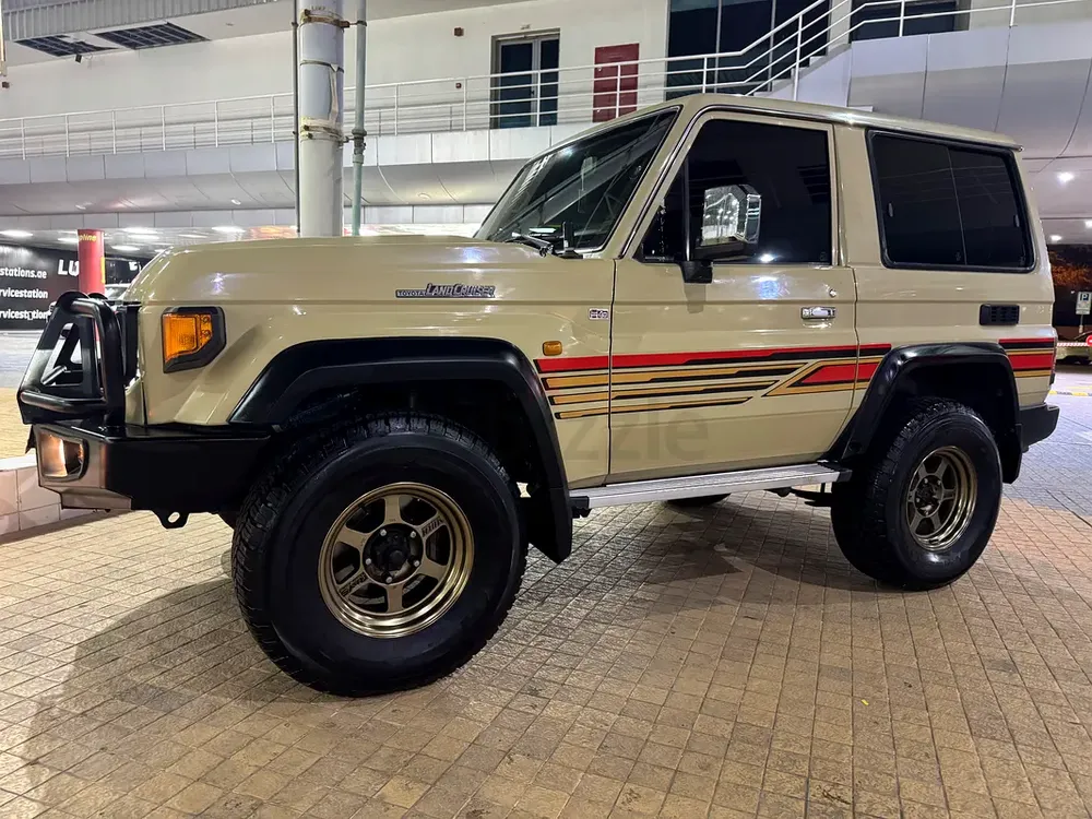 Toyota Land Cruiser VXR 2015 | GCC Specs | V8 Engine - Image 5