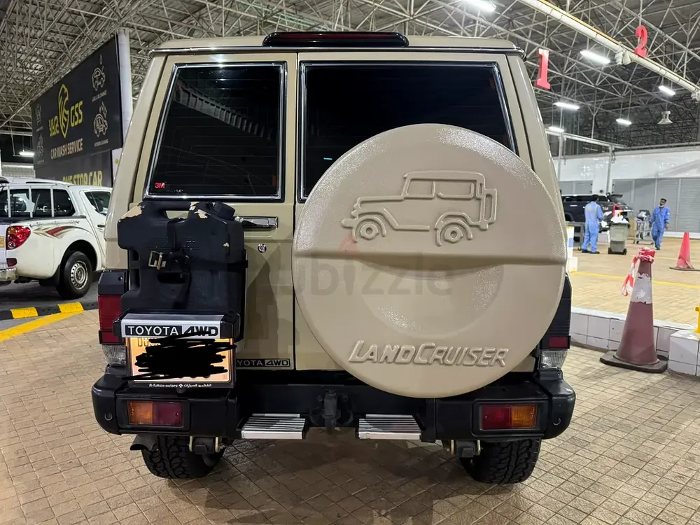 Toyota Land Cruiser VXR 2015 | GCC Specs | V8 Engine - Image 9