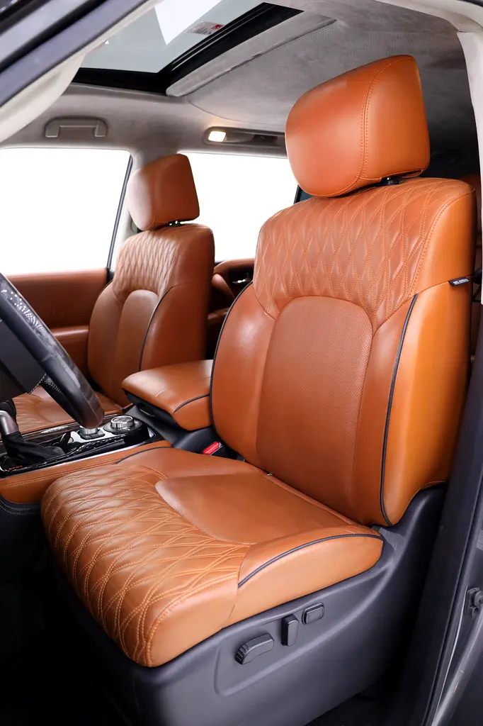 NISSAN PATROL V8 LE PLATINUM GCC FULLY LOADED + STARLIGHT + REAR ENTERTAINMENT + SIDE STEPS - Image 5