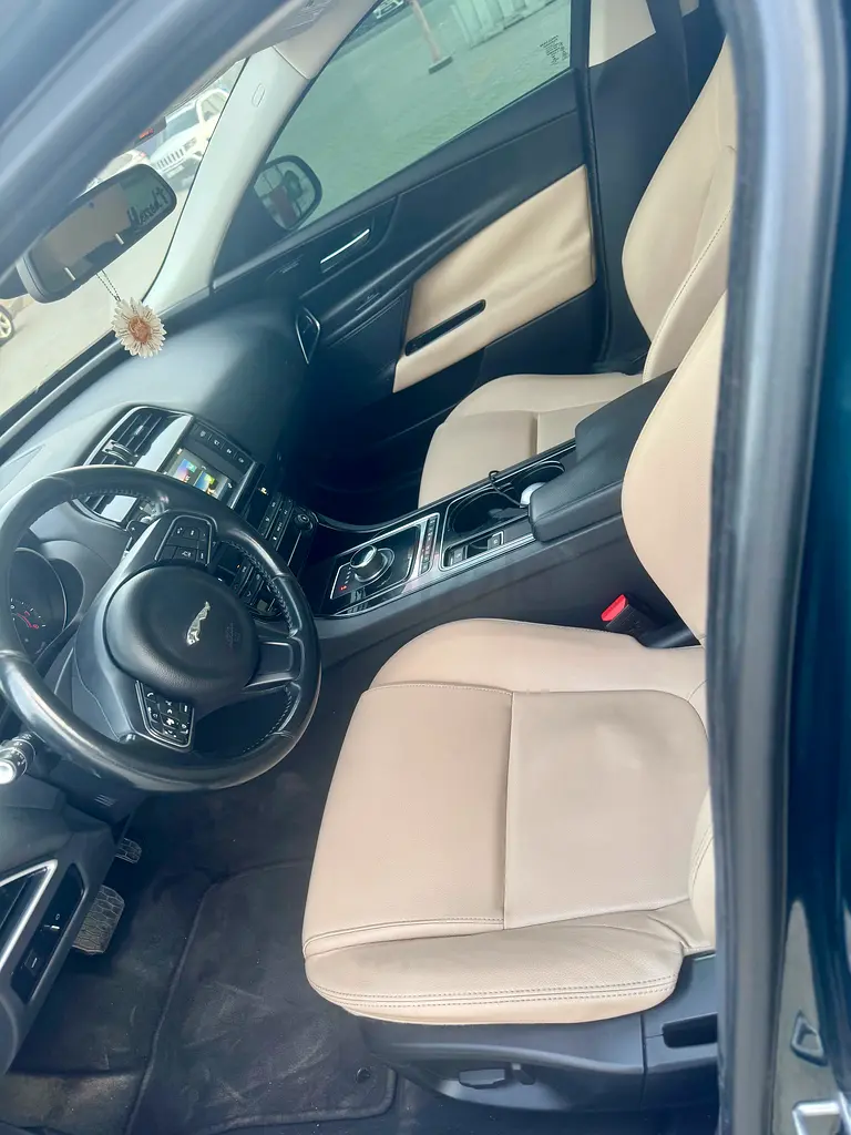 Jaguar XE Prestige 2017 | Canadian Specs | Well Maintained - Image 10