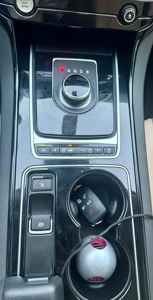 Jaguar XE Prestige 2017 | Canadian Specs | Well Maintained - Image 4