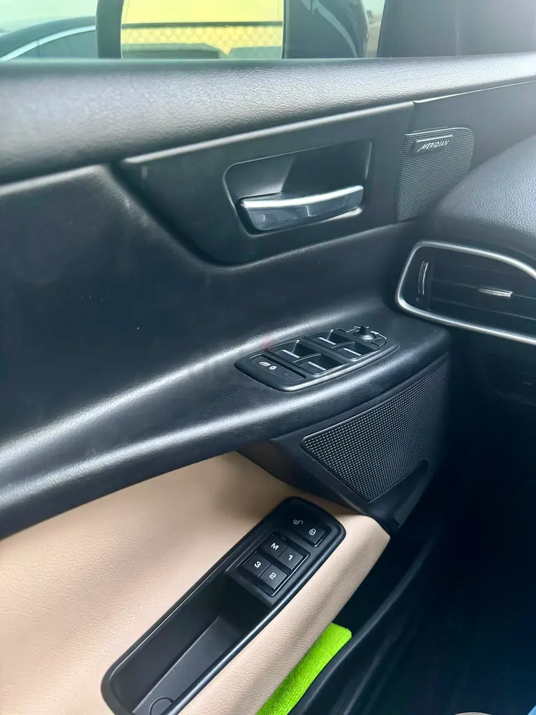 Jaguar XE Prestige 2017 | Canadian Specs | Well Maintained - Image 5